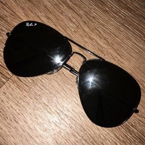 Ray Ban’s black sunglasses